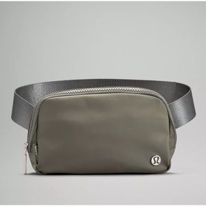NWT Lululemon Everywhere Belt Bag in grey sage